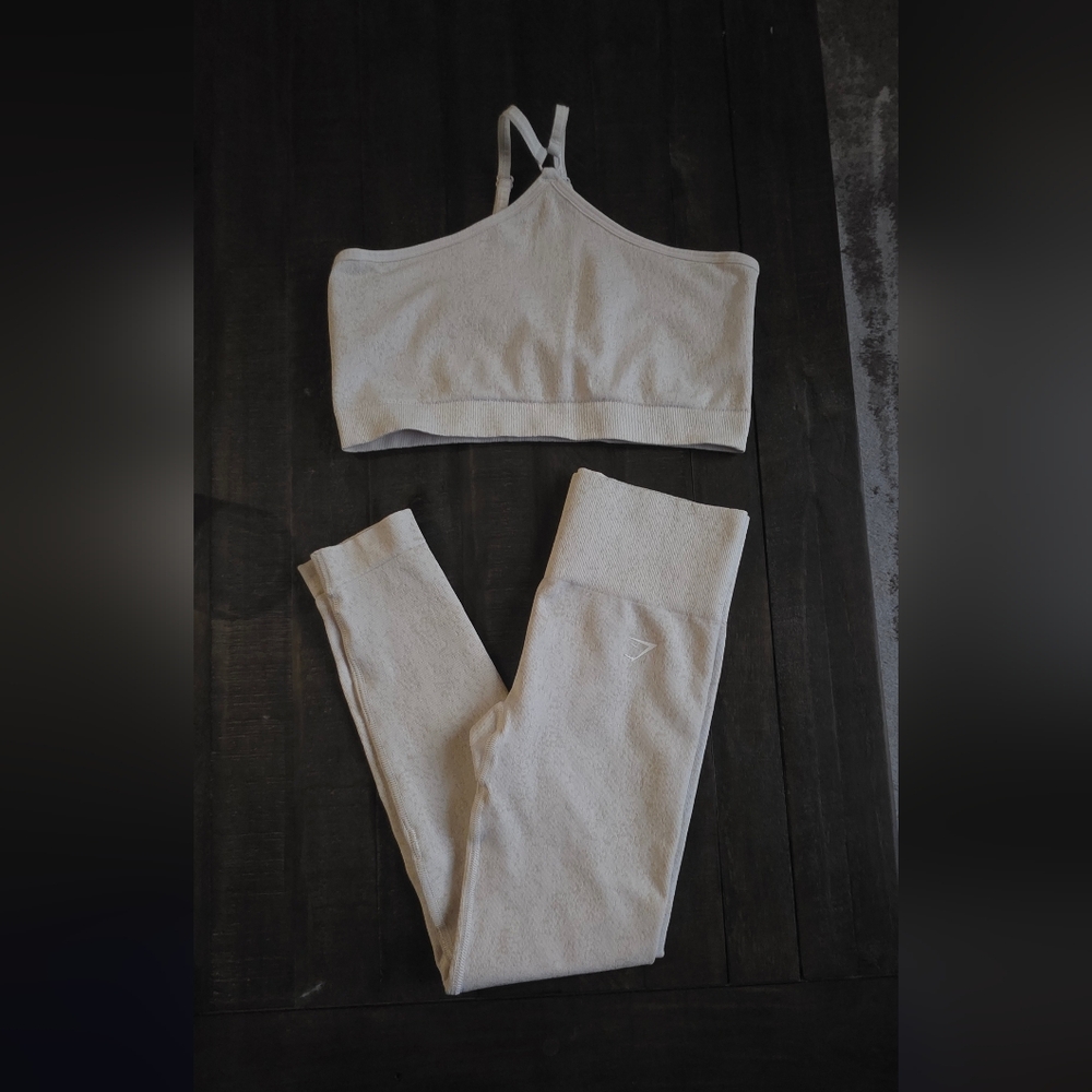 Gymshark Large Sports Bra/Small Leggings